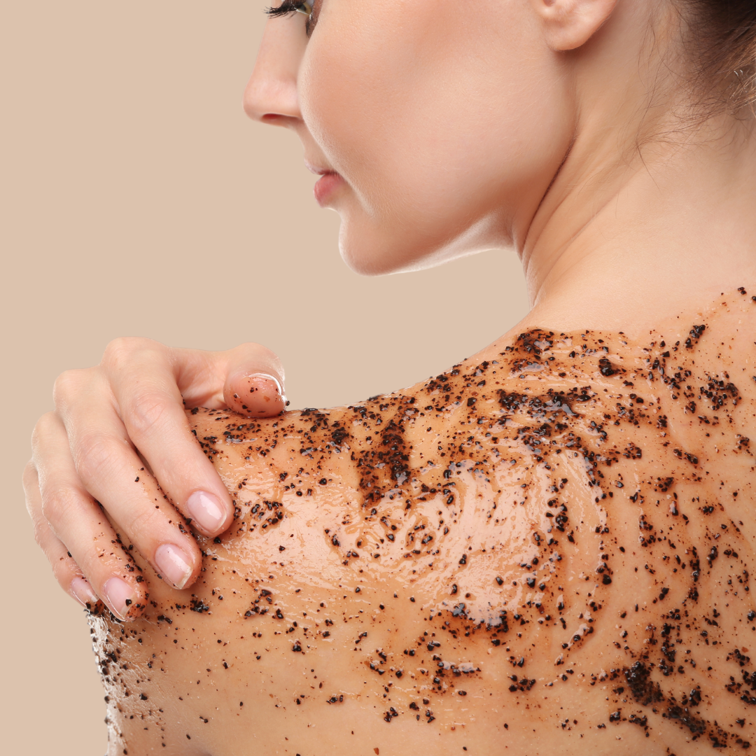 Revitalizing Body Scrub, Café Orgánico y Sal Rosa del Himalaya.